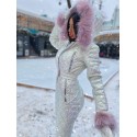Белый с отливом стеганый зимний комбинезон с варежками